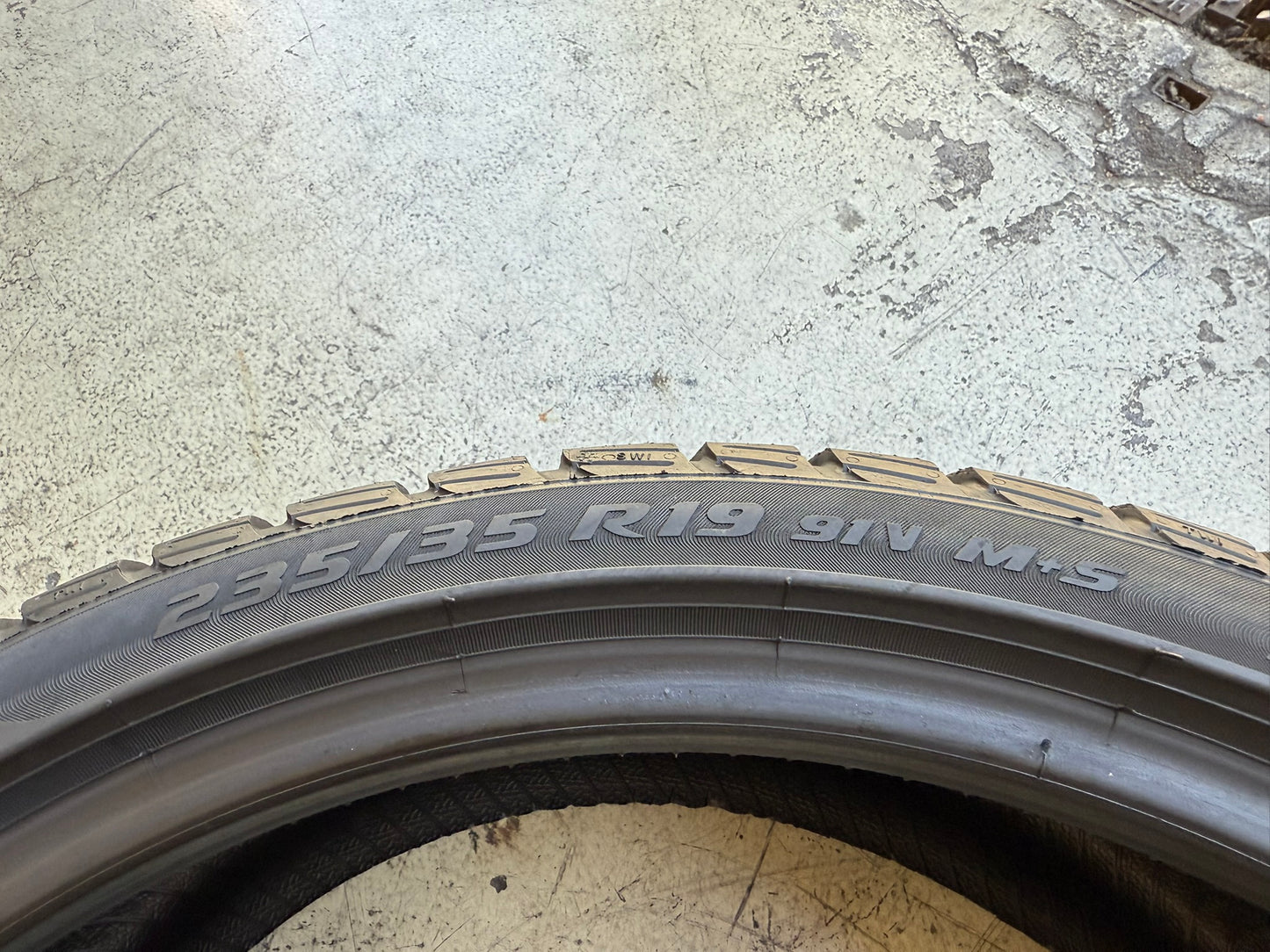 Usato: 4 Gomme 235/35R19 91V XL Pirelli Invernale 80% residui
