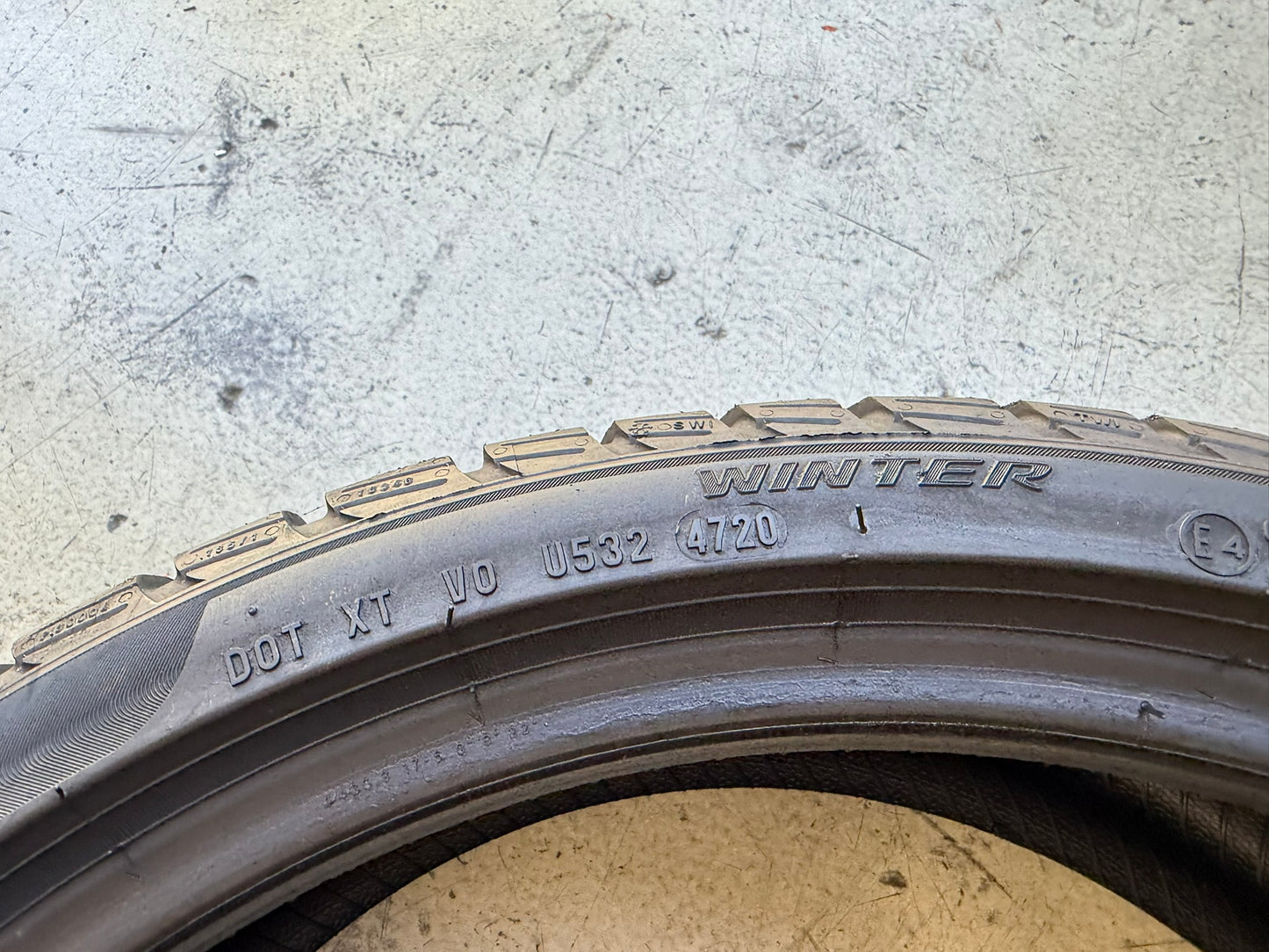 Usato: 4 Gomme 235/35R19 91V XL Pirelli Invernale 80% residui