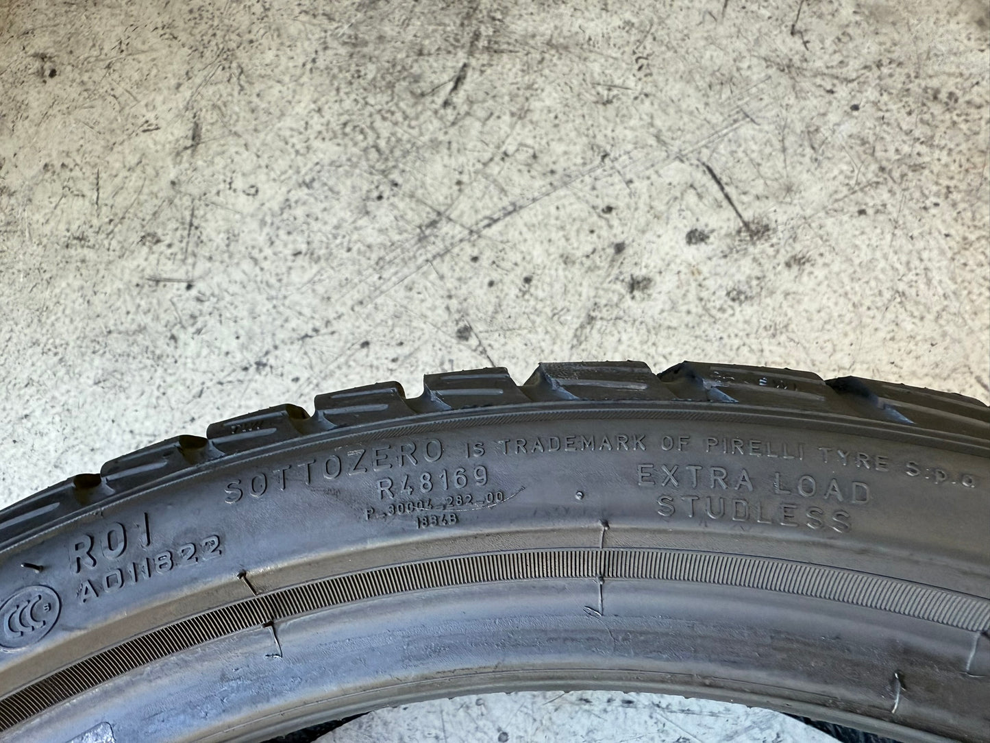 Usato: 4 Gomme 235/35R19 91V XL Pirelli Invernale 80% residui