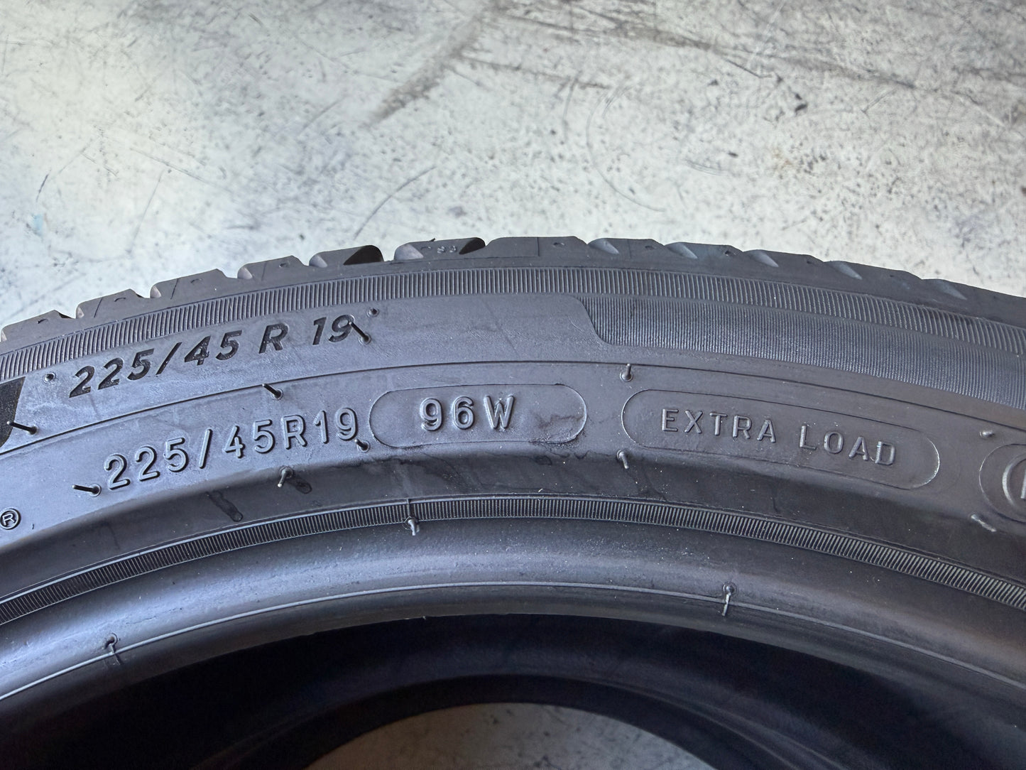 Usato: 2 Pneumatici Michelin Primacy 4 225/45R19 96W XL Estivi 85% residui