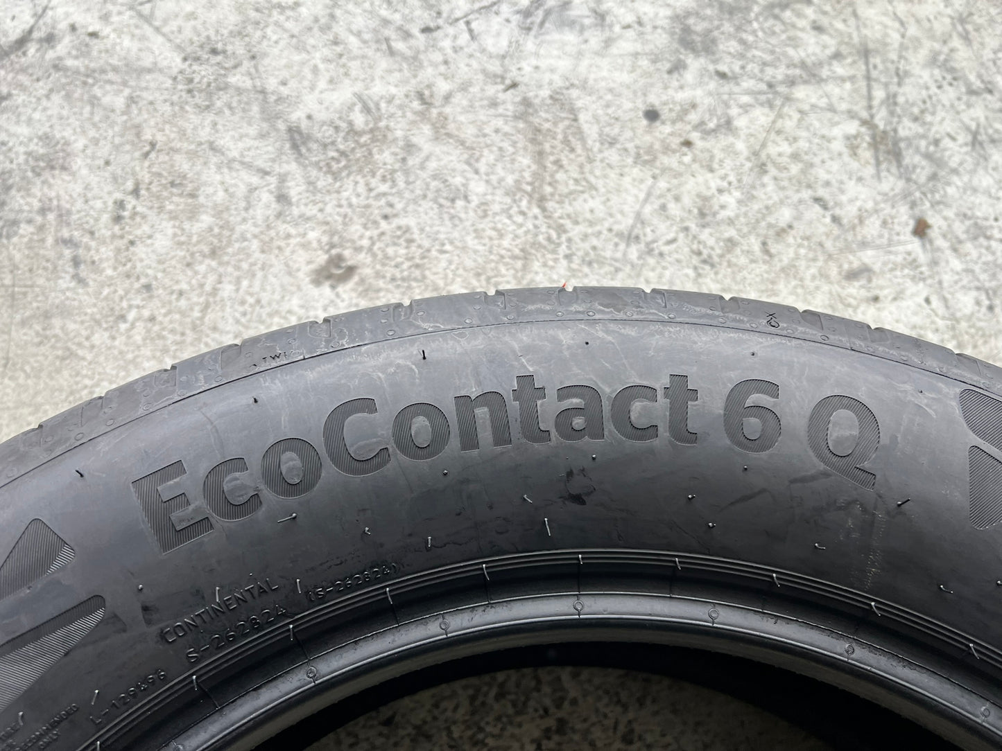 Usato: 4 Gomme 215/60R17 96H Continental estive 85% residui DOT 2022