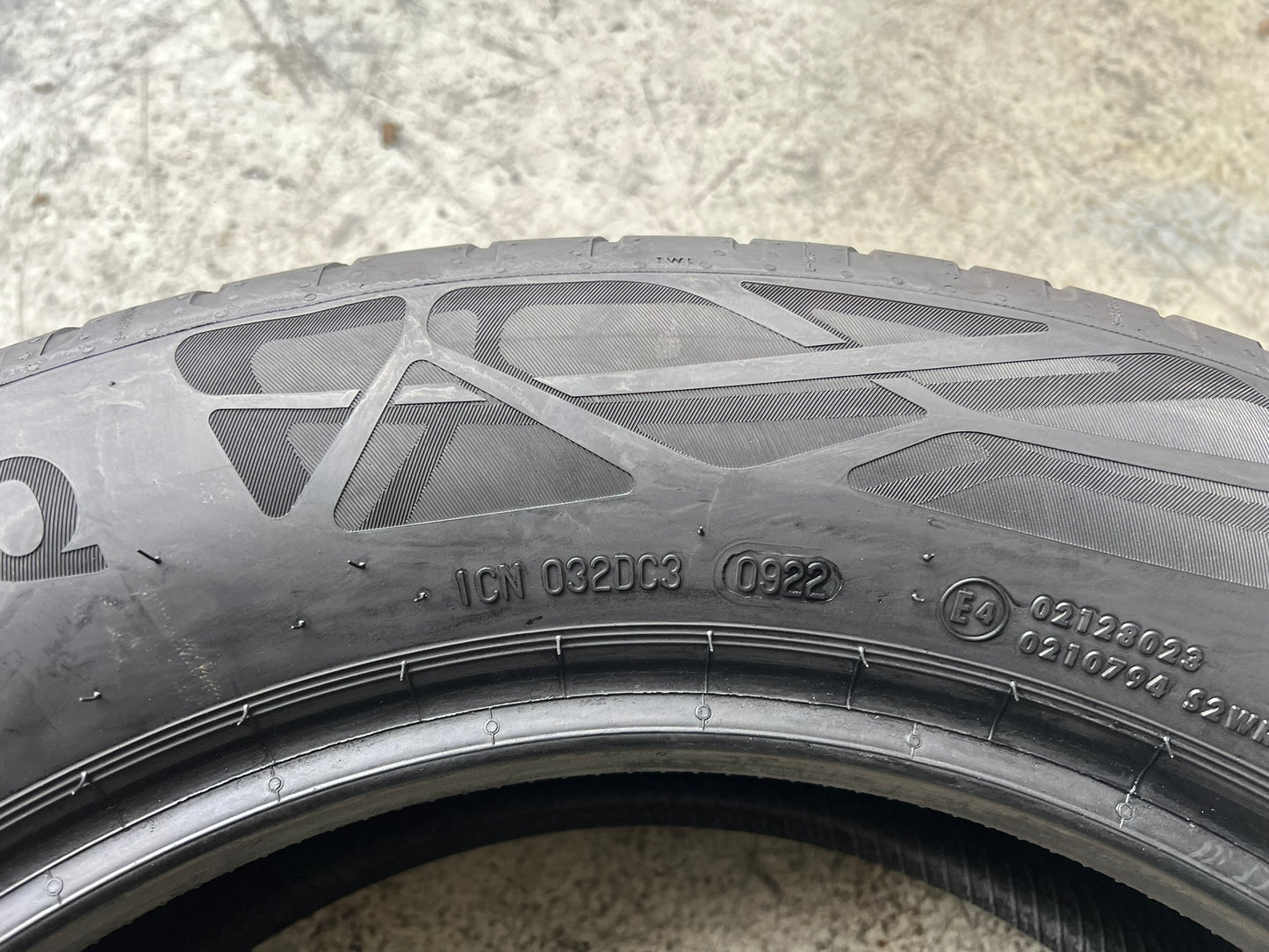 Usato: 4 Gomme 215/60R17 96H Continental estive 85% residui DOT 2022