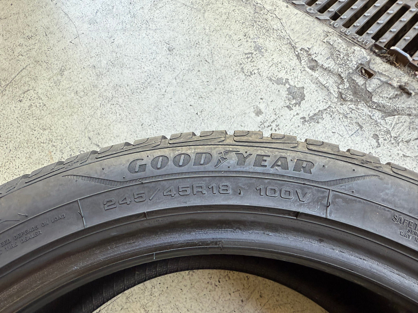 Usato: 4 Gomme 245/45R18 100V XL Goodyear Invernale 85% residui