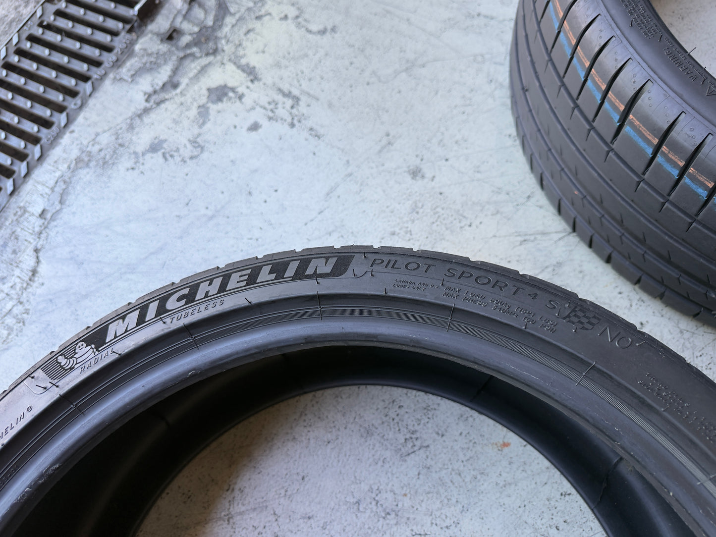 Usato: 4 Pneumatici Michelin Pilot Sport 4 S 245/35R20 95W 95Y XL Estivi 90% residui