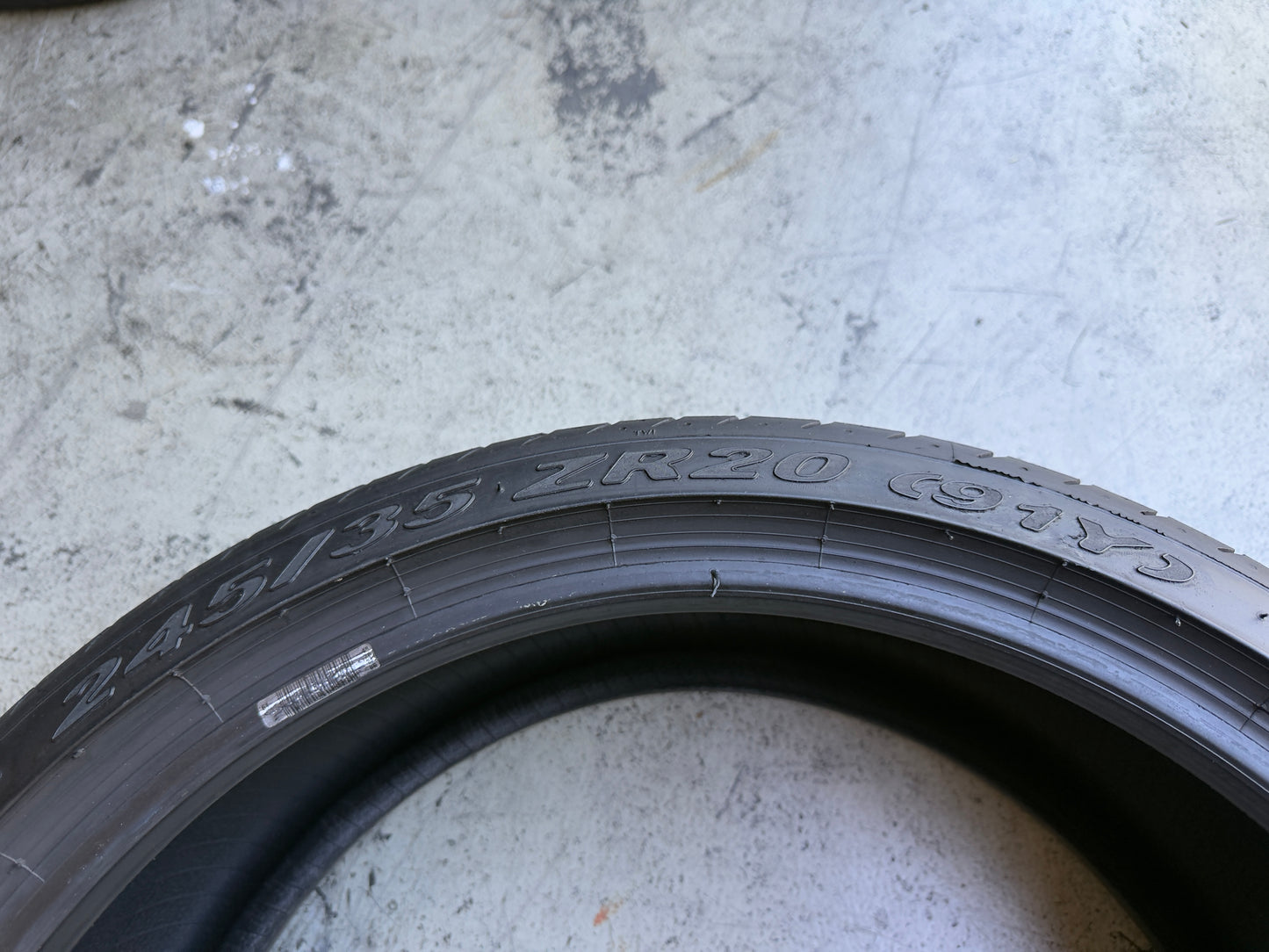 Usato: 4 Pneumatici Pirelli P Zero 245/35R20 91Y Estivi 85% residui