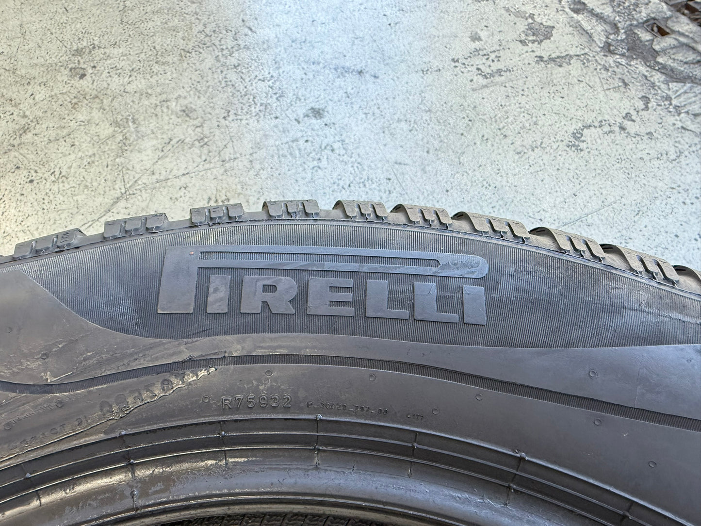 Usato: 4 Gomme 235/55R18 104H XL Pirelli Invernale 85% residui