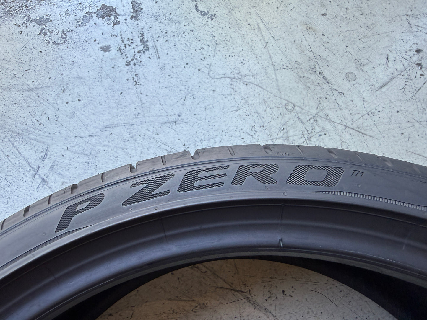 Usato: 4 Pneumatici Pirelli P Zero (PZ4) 245/35R20 95Y XL Estivi 85-90% residui