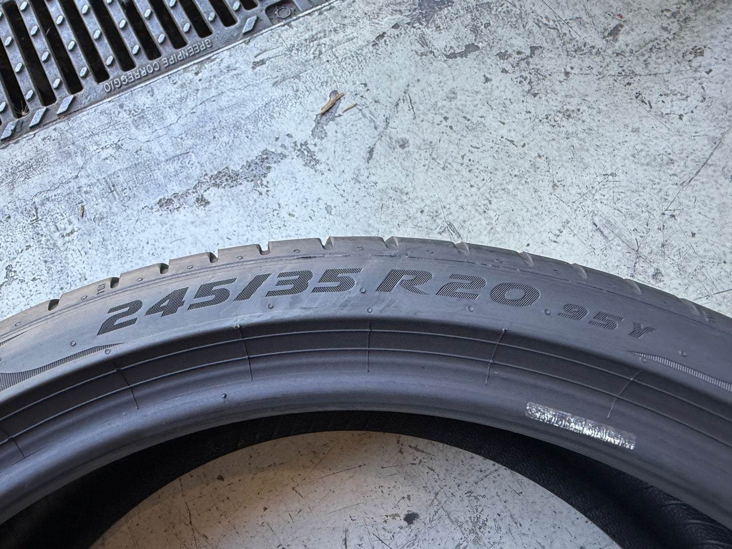 Usato: 4 Pneumatici Pirelli P Zero (PZ4) 245/35R20 95Y XL Estivi 85-90% residui
