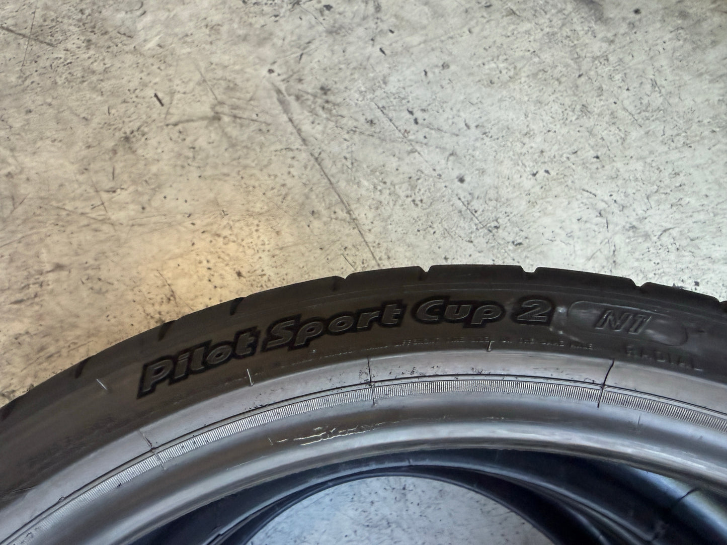 Usato: 2 Pneumatici Michelin Pilot Sport Cup 2 245/35R20 95Y XL N1 Estivi 80% residui