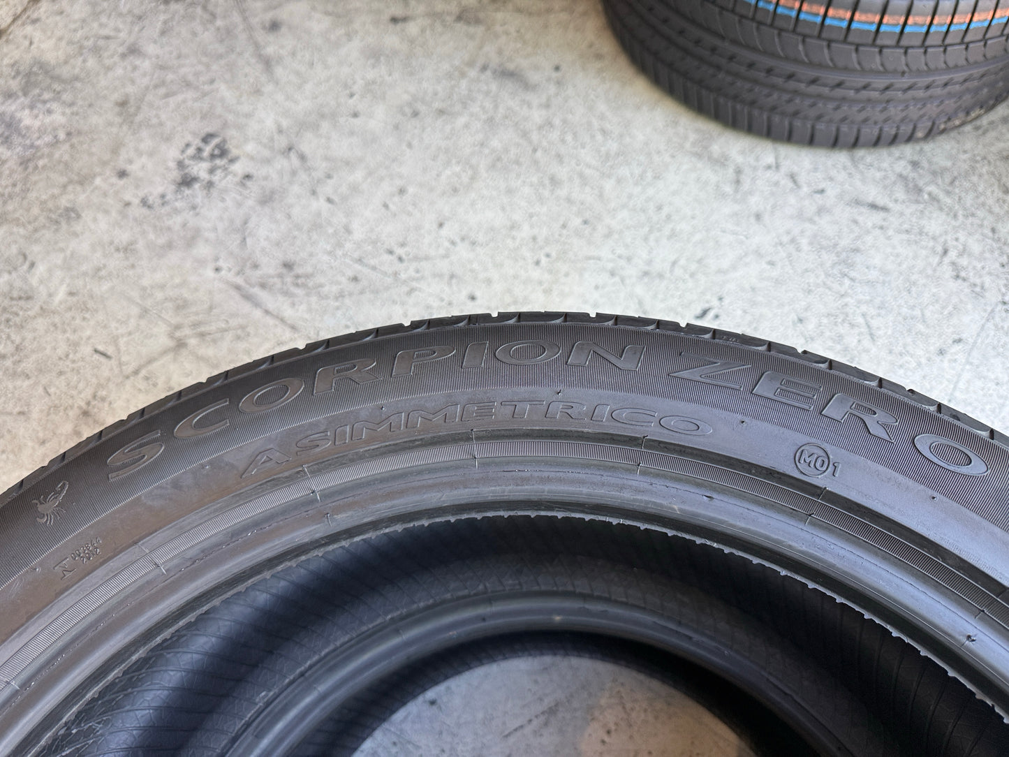 Usato: 2 Pneumatici Pirelli Scorpion Zero Asimmetrico 295/40R22 112W XL MO1 Estivi 90% residui