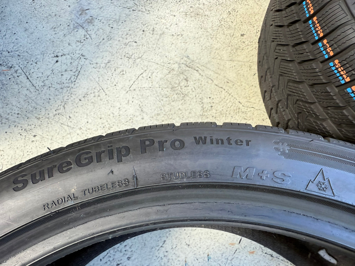 Usato: 4 Gomme 235/40R19 96V XL + 265/35R19 98V XL Gripmax Invernale 95% residui