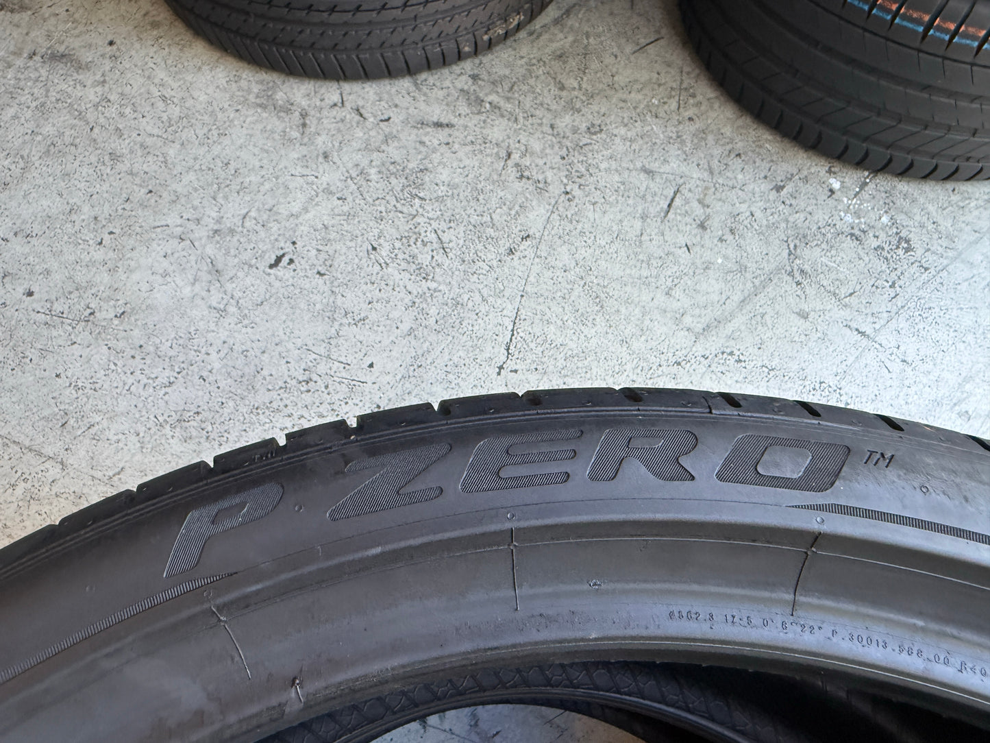 Usato: 2 Pneumatici Pirelli P Zero PZ4 315/30R22 107Y XL Estivi 95% residui