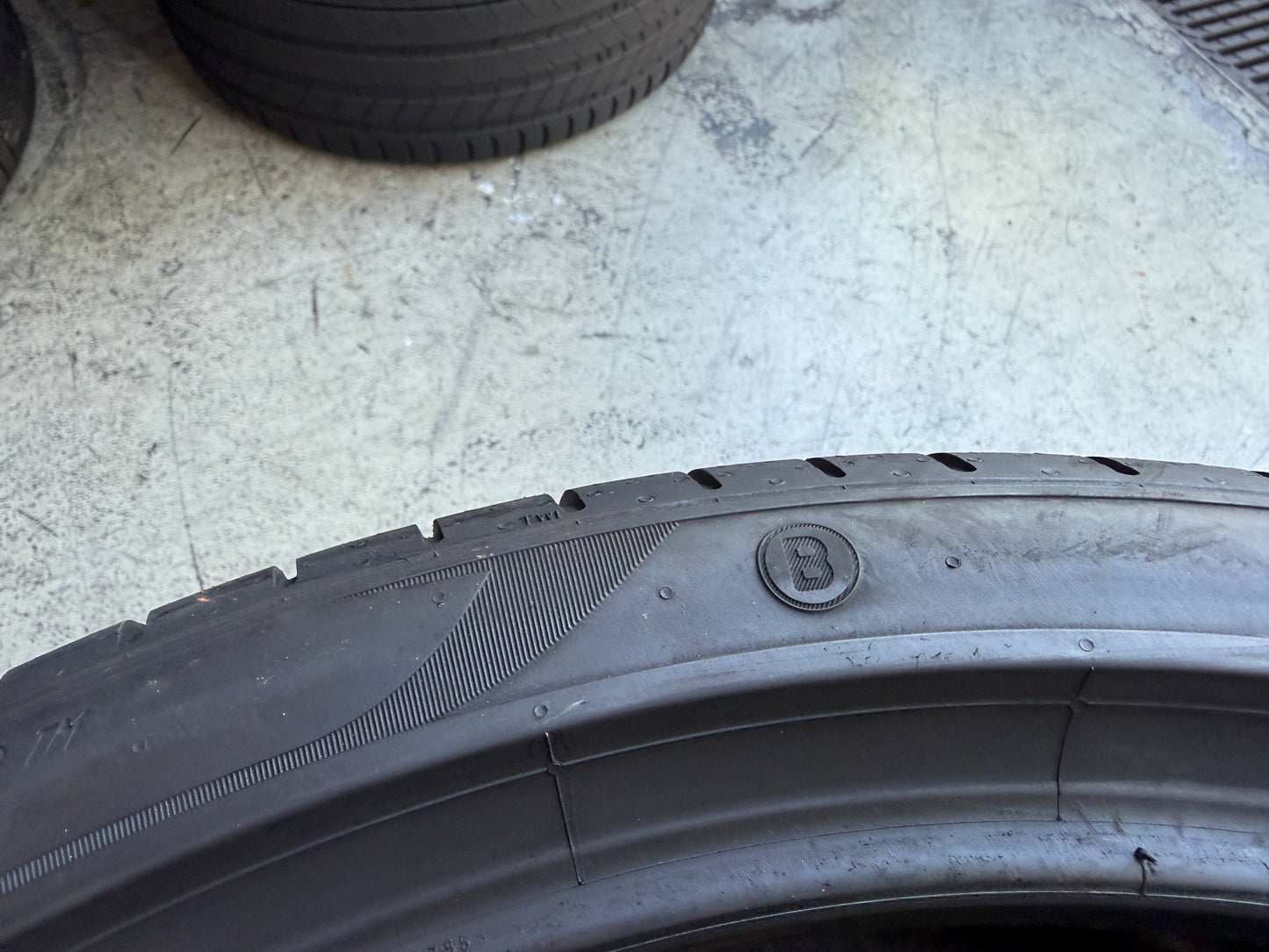 Usato: 2 Pneumatici Pirelli P Zero PZ4 315/30R22 107Y XL Estivi 95% residui