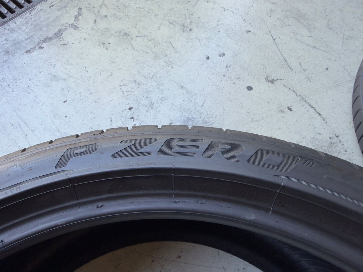 Usato: 4 Pneumatici Pirelli P Zero 315/30R22 107Y + 275/35R22 104Y XL Estivi 90%-85% residui