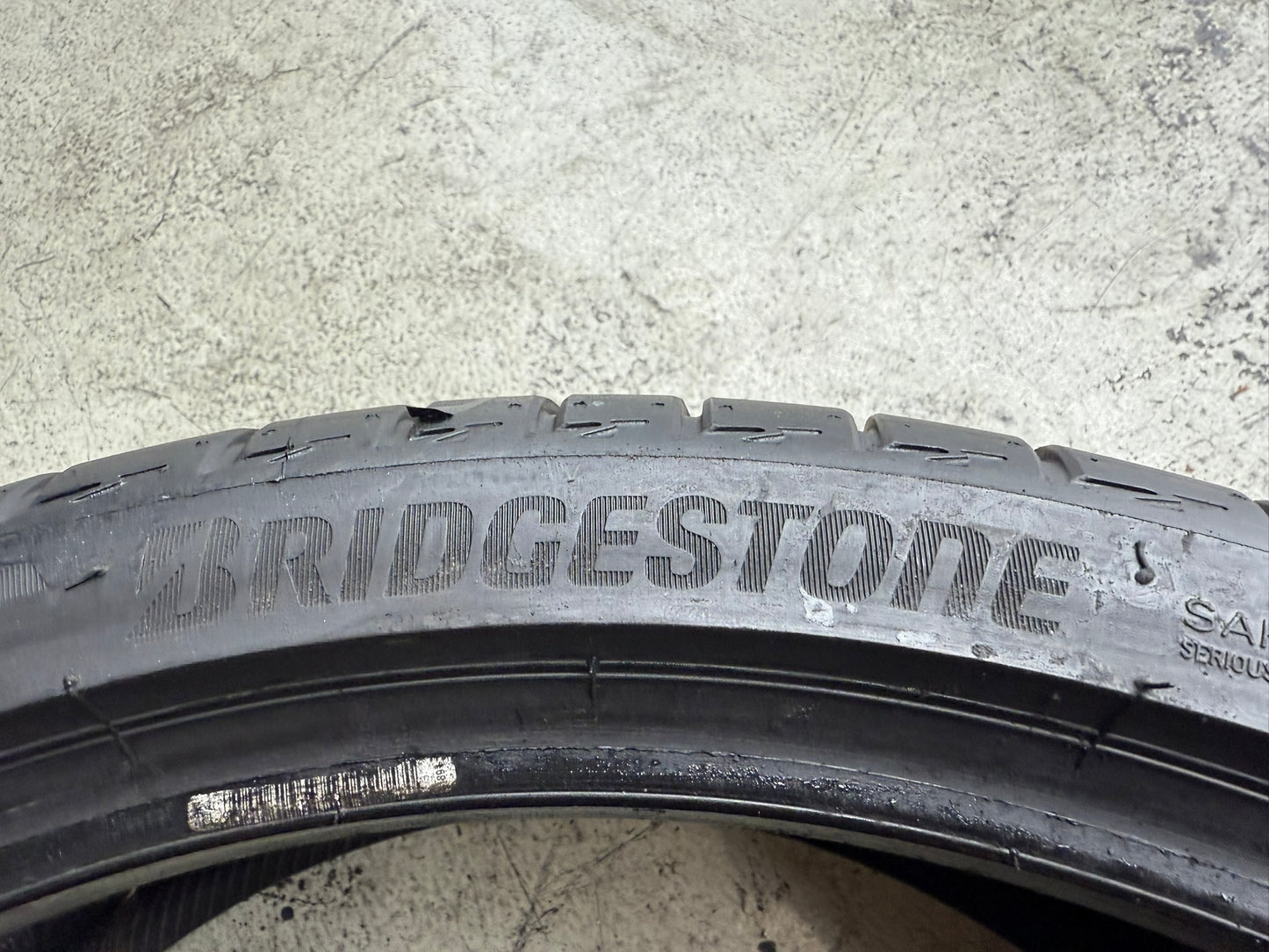 Usato: 4 Gomme 255/35R21 98Y XL Bridgestone Estive 99% residui