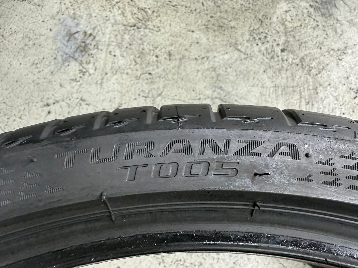 Usato: 4 Gomme 255/35R21 98Y XL Bridgestone Estive 99% residui