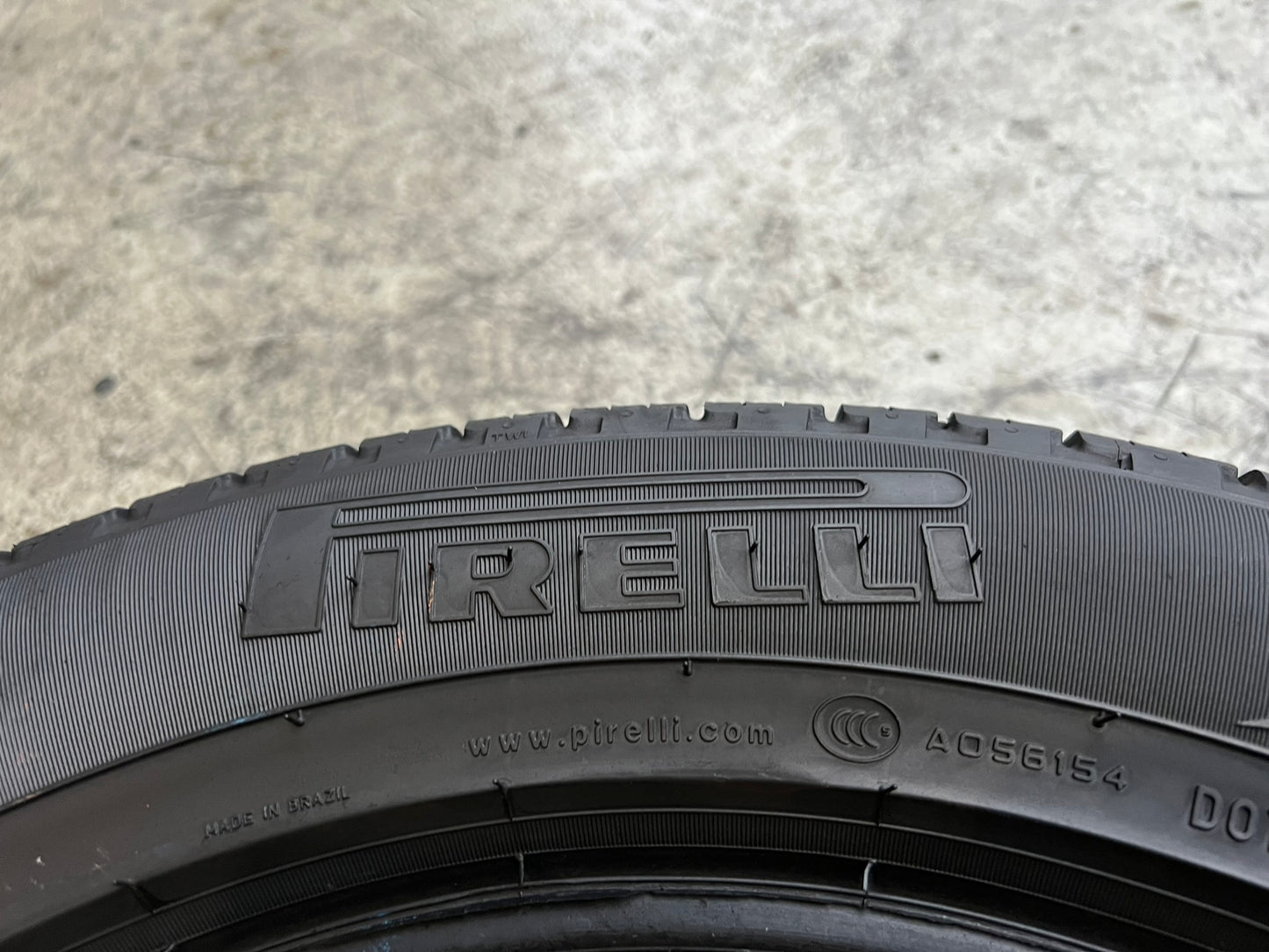 Usato: 1 Gomma 215/60R17 100H XL Pirelli 4 Stagioni 85% residui