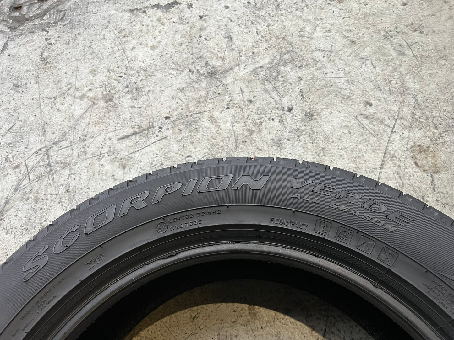 Usato: 1 Gomma 215/60R17 100H XL Pirelli 4 Stagioni 85% residui