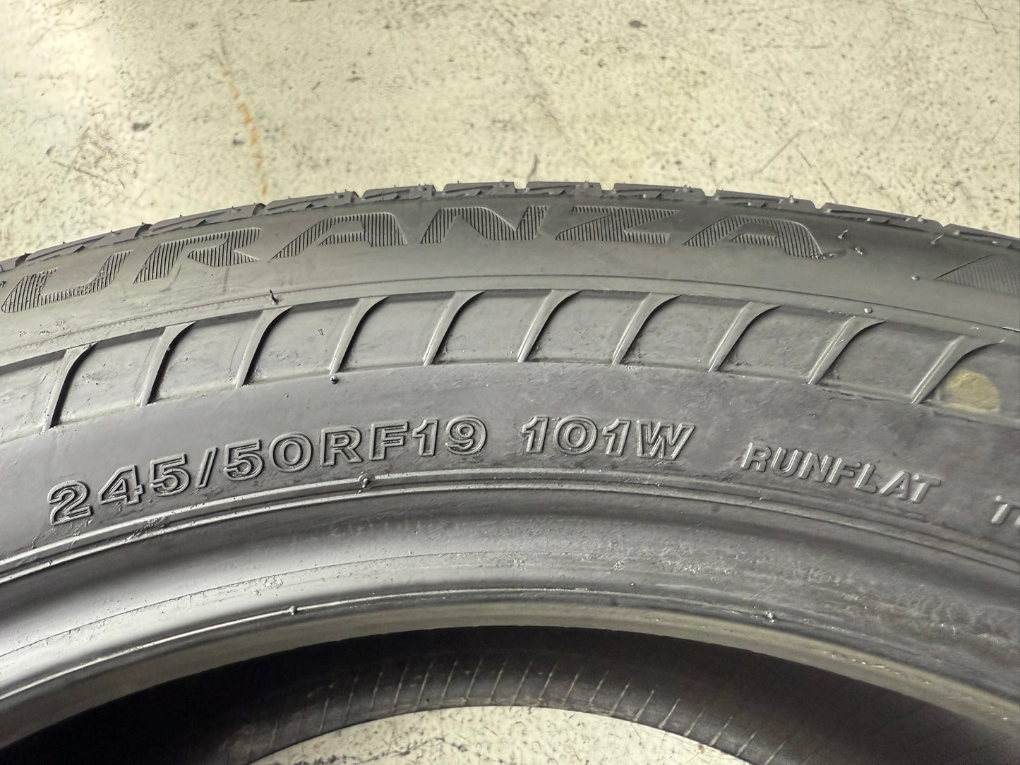 Nuovi/Demo: 4 Gomme 245/50R19 101W Runflat Bridgestone Estive