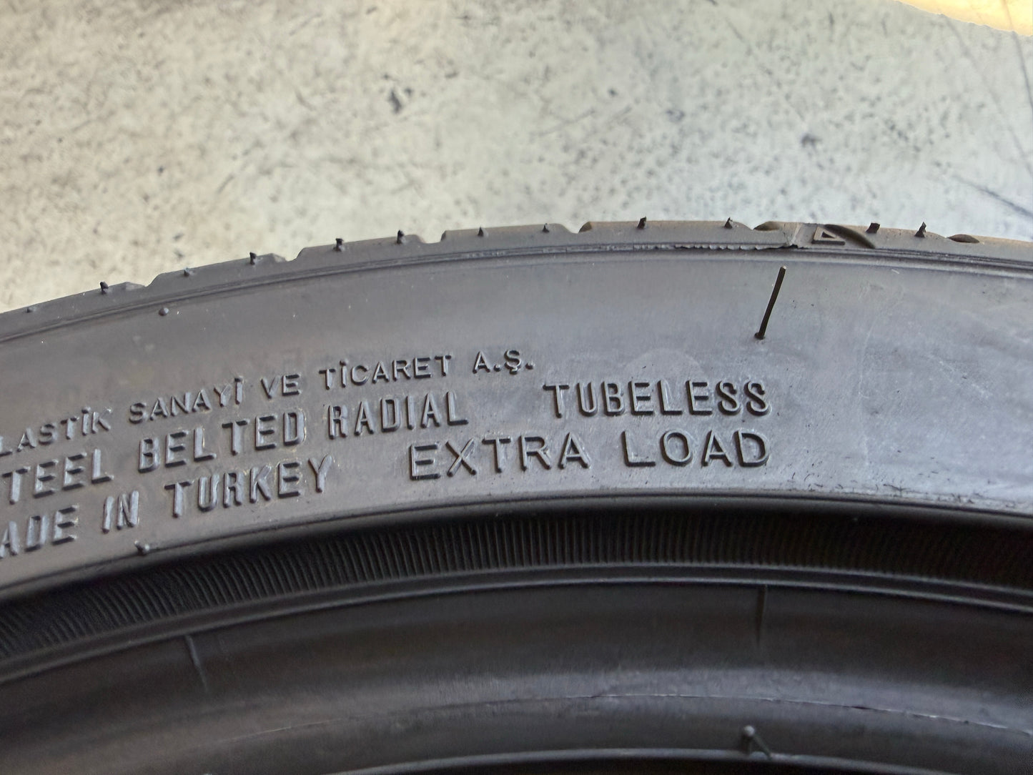 Usato: 2 Pneumatici Falken Azenis FK510 225/40R19 93W XL Estivi 85% residui