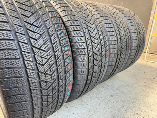 Usato: 4 Gomme 285/35R22 106V + 315/30R22 107V XL Pirelli Invernali 95% residui