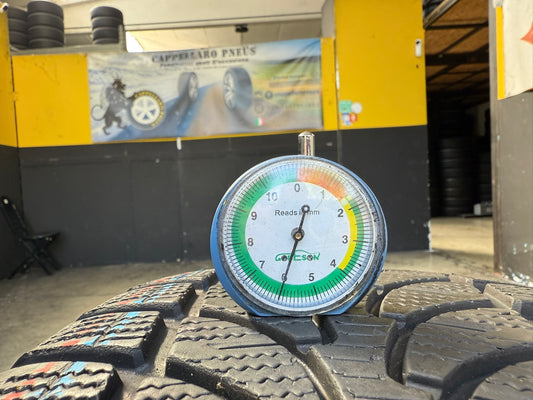 Usato: 2 Gomme 235/60R18 103H Bridgestone Invernali 85% residui