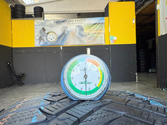Usato: 2 Gomme 235/45R18 98V Laufenn invernale 80% residui