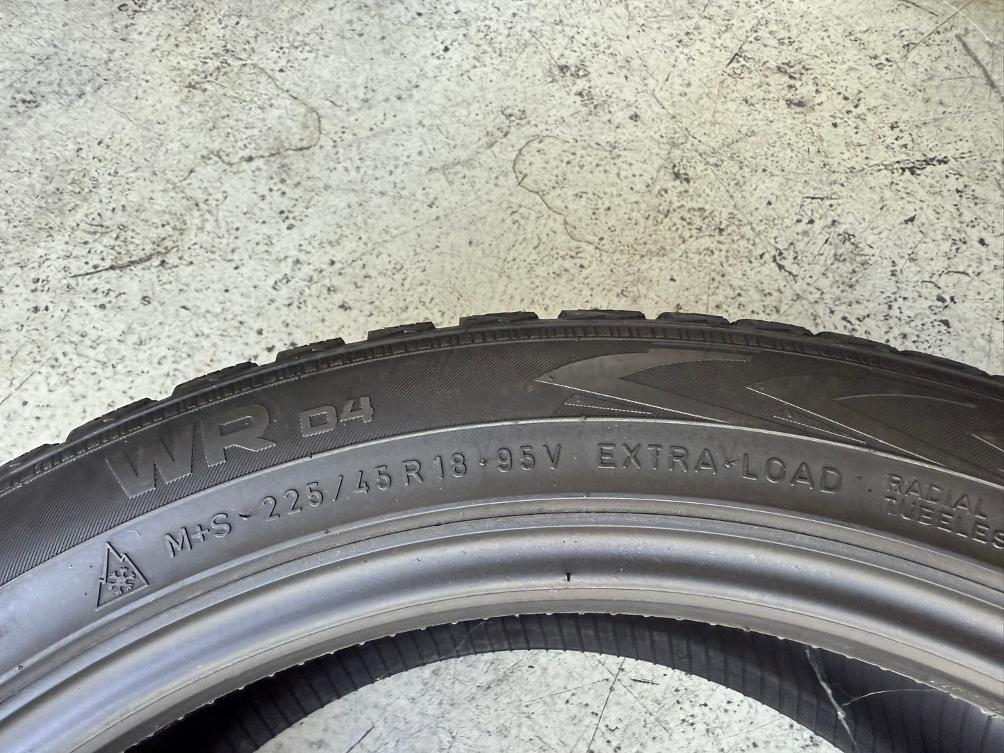 Usato: 4 Gomme 225/45R18 95V XL Nokian Invernali 95% residui