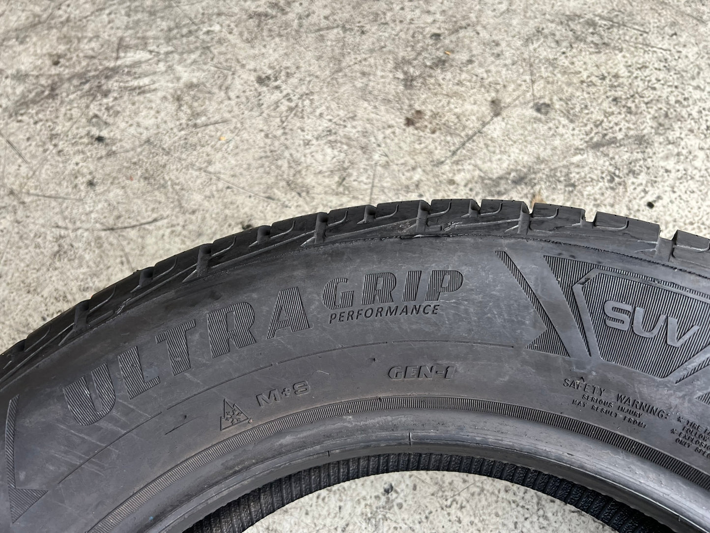 Usato: 1 Pneumatico 225/65R17 102H Goodyear Invernale 99% residuo