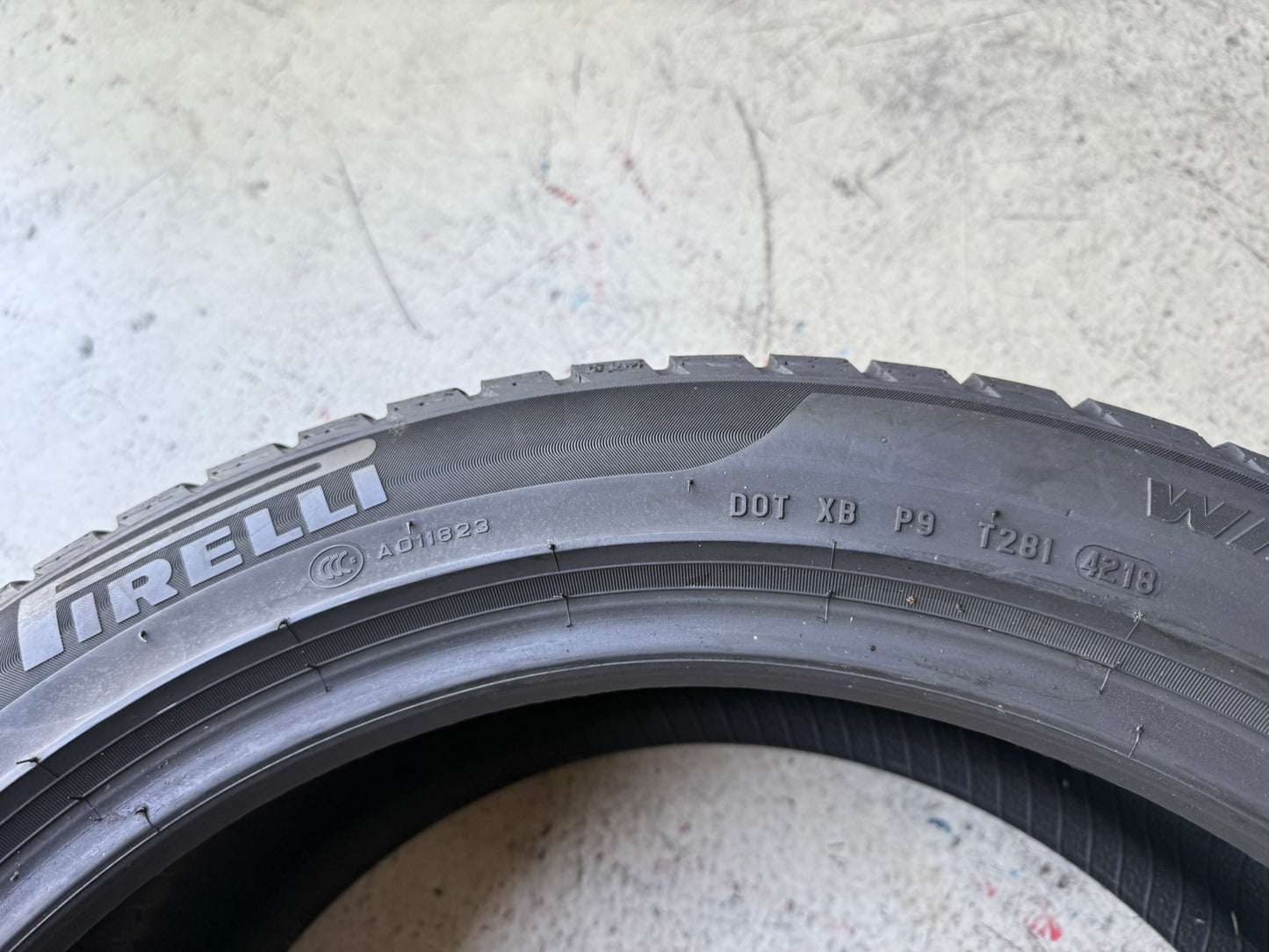 Usato: 4 Gomme 235/45R19 99V Pirelli Invernali 70% residui