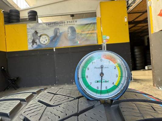 Usato: 2 Gomme 255/40R20 101W XL Pirelli Invernali 85% residui