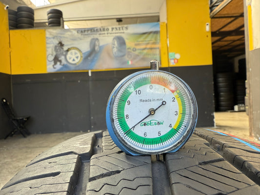 Usato: 2 Gomme 215/65R16C 109/107R Michelin Invernali 80% residui