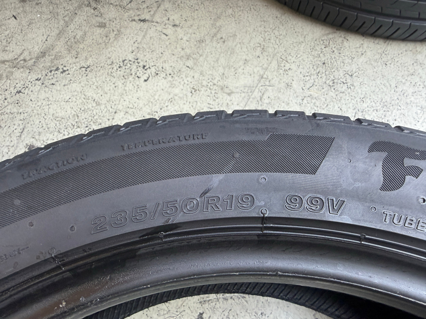 Usato: 4 Pneumatici Firestone Roadhawk 2 235/50R19 99V Enliten EVR Estivi 80/85% Residui