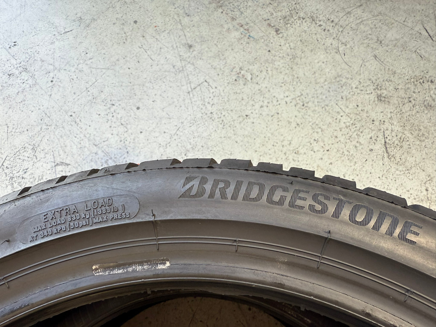 Usato: 2 Gomme 225/40R18 92Y XL Bridgestone 4 Stagioni 80% residui