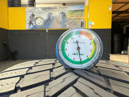 Usato: 2 Gomme 225/40R18 92Y XL Bridgestone 4 Stagioni 80% residui