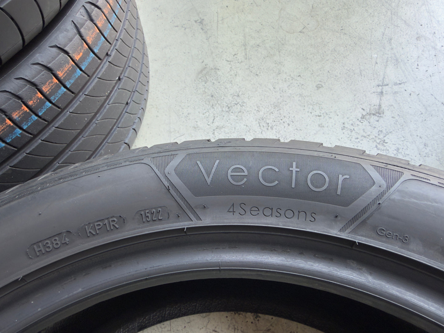 Usato: 4 Pneumatici Goodyear Vector 4Seasons Gen-3 + Hankook Kinergy 4S² H750 235/50R19 XL 4 Stagioni 80-85% Residui