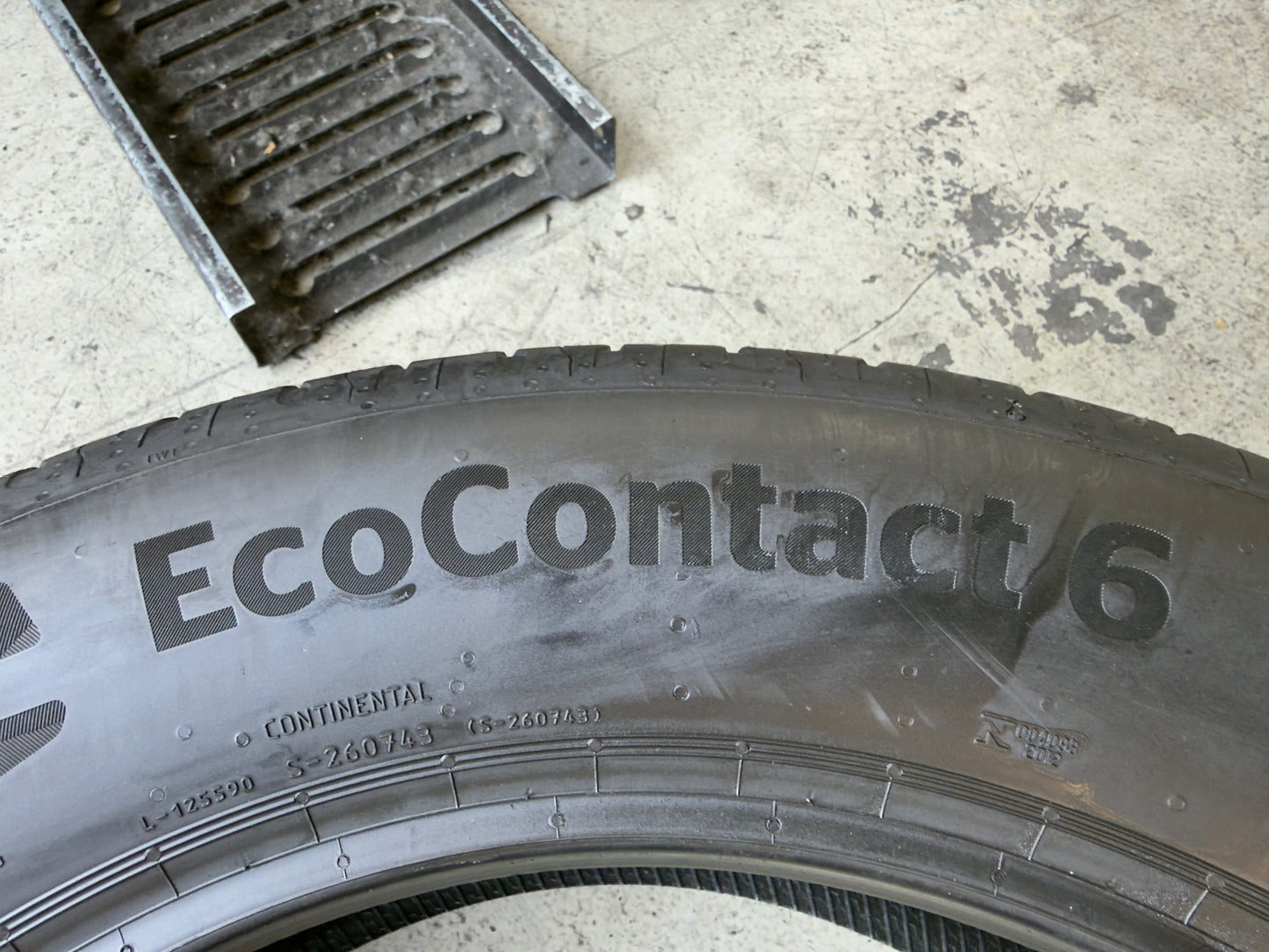 Usato: 4 Pneumatici Continental EcoContact 6 225/60R18 104V XL Estivi 85% Residui DOT 2025