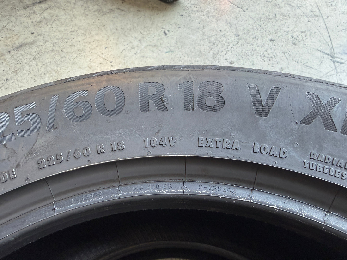 Usato: 2 Pneumatici Continental PremiumContact 6 225/60R18 104V XL Estivi 85% Residui DOT 2025
