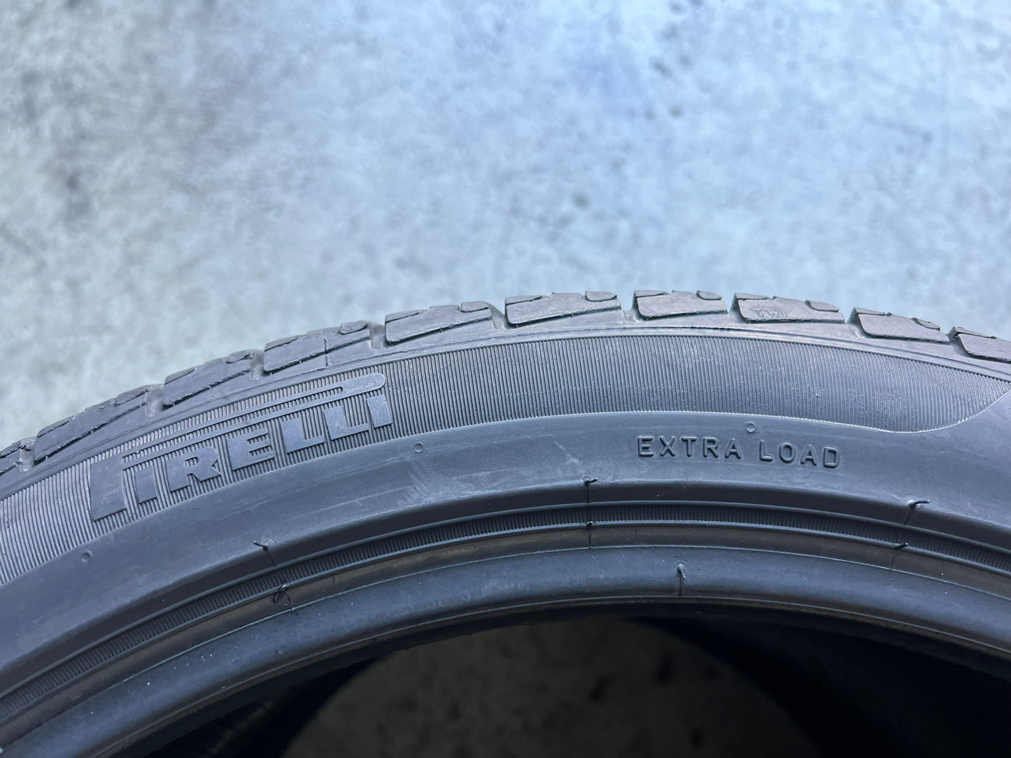 Usato: 2 Gomme 225/40R18 92Y XL Pirelli 4 Stagioni 85% residui