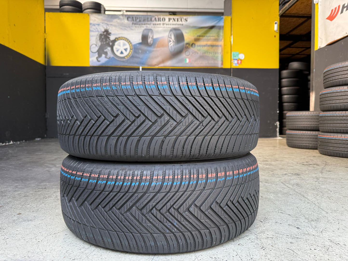Usato: 2 Pneumatici Hankook Kinergy 4S² X 235/55R18 104V XL Quattro Stagioni 85% Residui