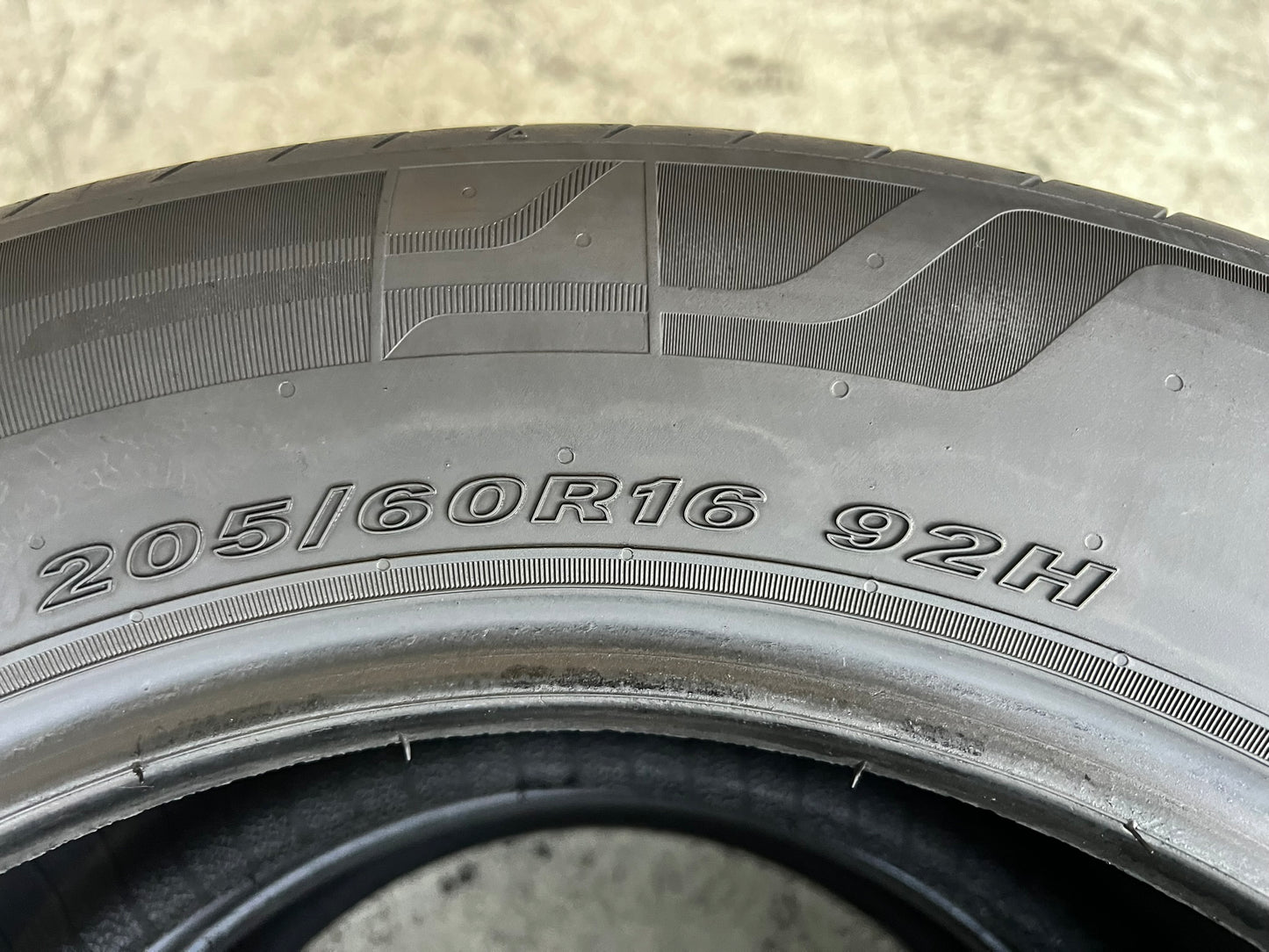Usato: 2 Gomme 205/60R16 92H Nexen estive 80% residui