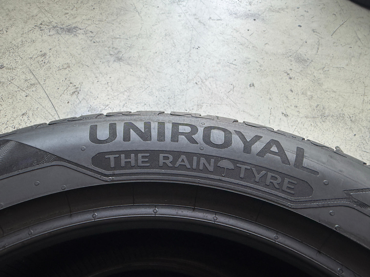 Usato: 2 Pneumatici Uniroyal RainSport 5 215/55R18 99V XL Estive 90% Residui