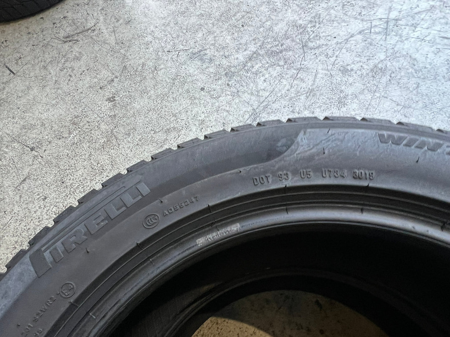 Usato: 2 Gomme 225/55R18 98H Pirelli Invernali 70% residui