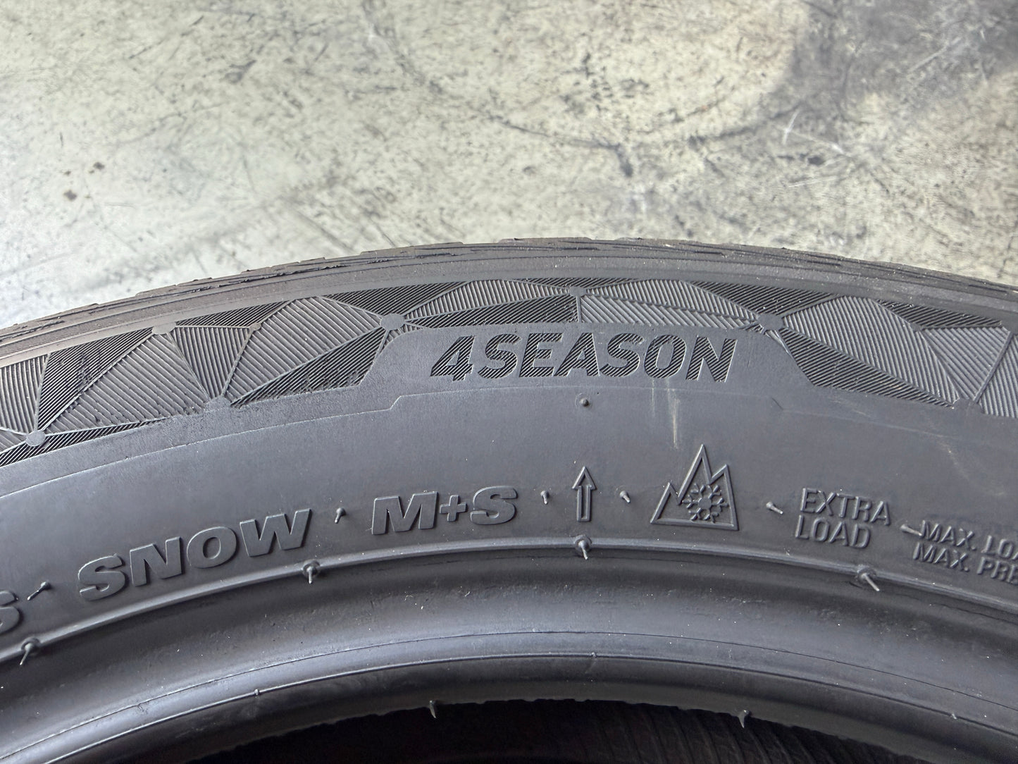 Usato: 2 Pneumatici Kumho Solus 4S HA32 215/55R18 99V XL 4 Stagioni 85% Residui