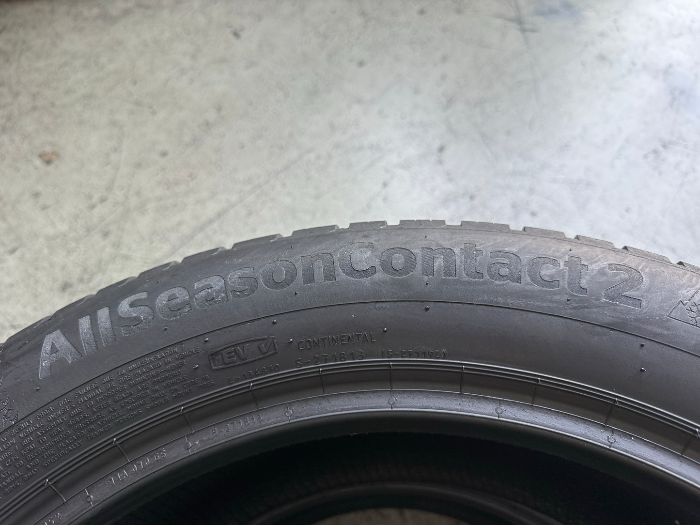 Usato: 2 Pneumatici Continental AllSeasonContact 2 225/55R18 102V XL 4 Stagioni 85% Residui