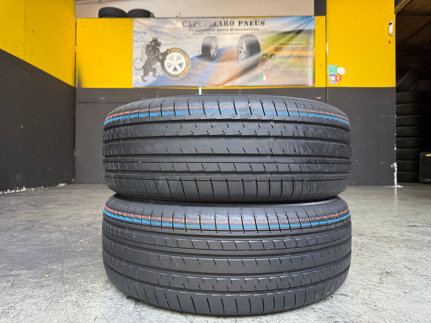 Usato: 2 Pneumatici Yokohama Advan V61 225/55R18 98H Estive 100% Residui