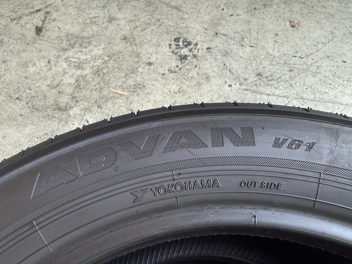 Usato: 2 Pneumatici Yokohama Advan V61 225/55R18 98H Estive 100% Residui