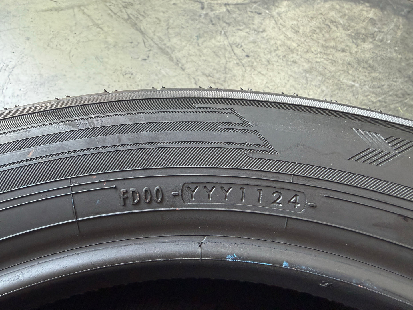 Usato: 2 Pneumatici Yokohama Advan V61 225/55R18 98H Estive 100% Residui