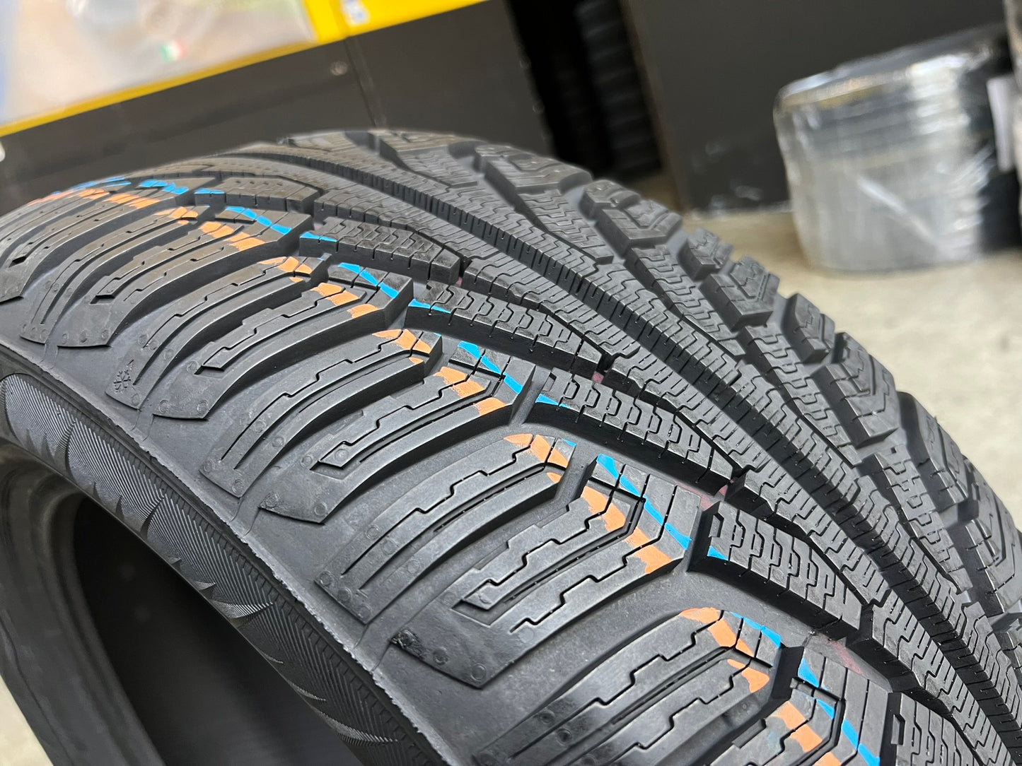 Usato: 1 Gomma 225/55R17 101V XL Uniroyal invernale nuova