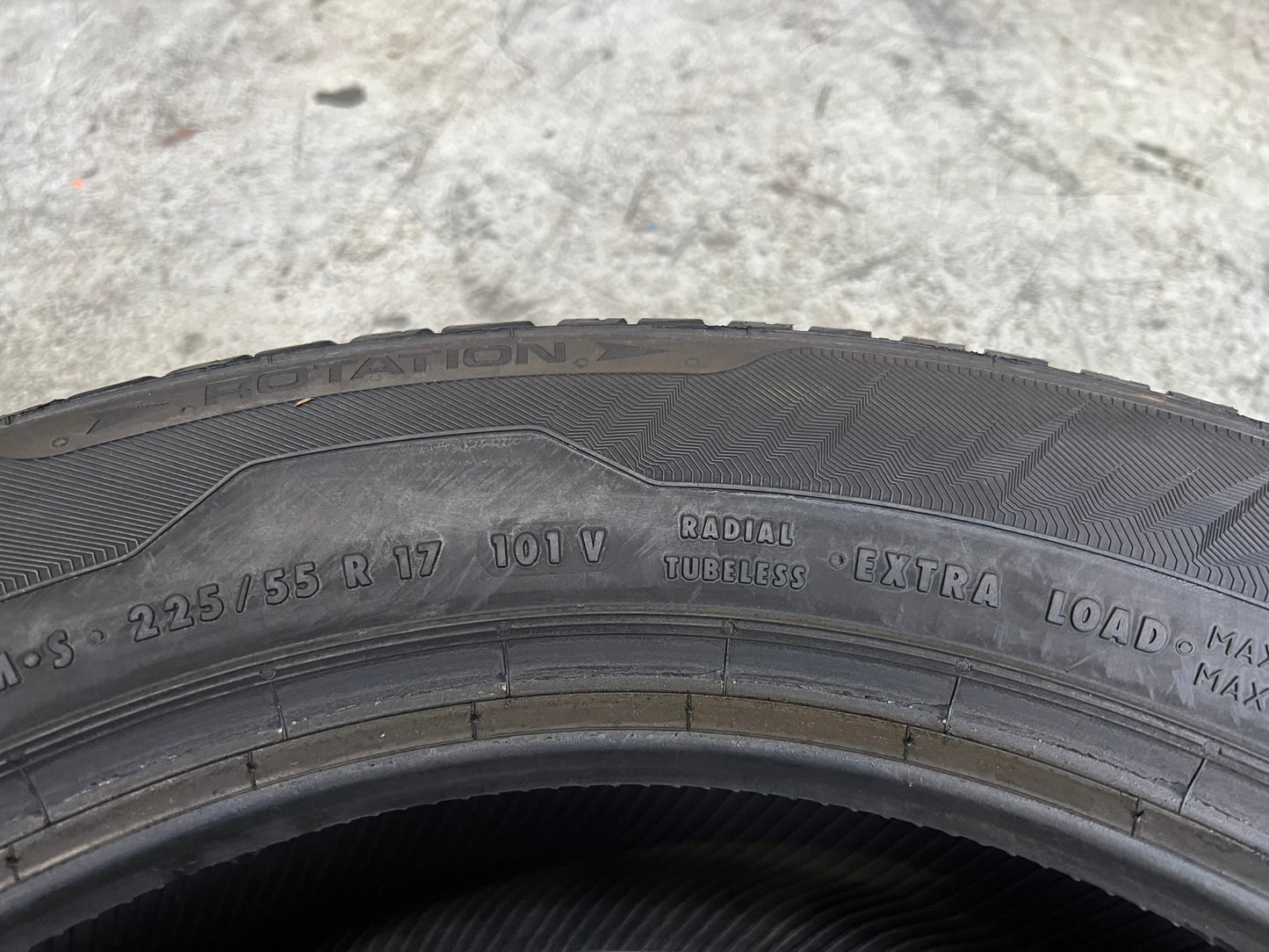 Usato: 1 Gomma 225/55R17 101V XL Uniroyal invernale nuova